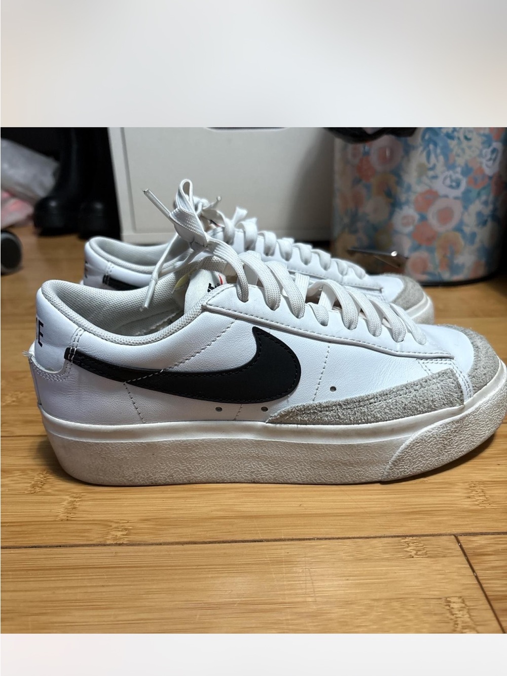 Nike White Low-Profile Sneakers with Black Swoosh